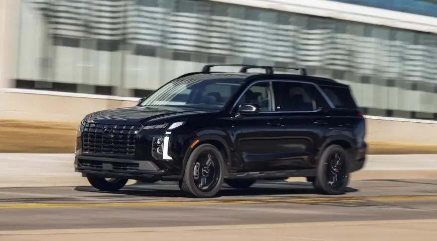 2025 Hyundai Palisade SUV with 3rd row seating driving on scenic road